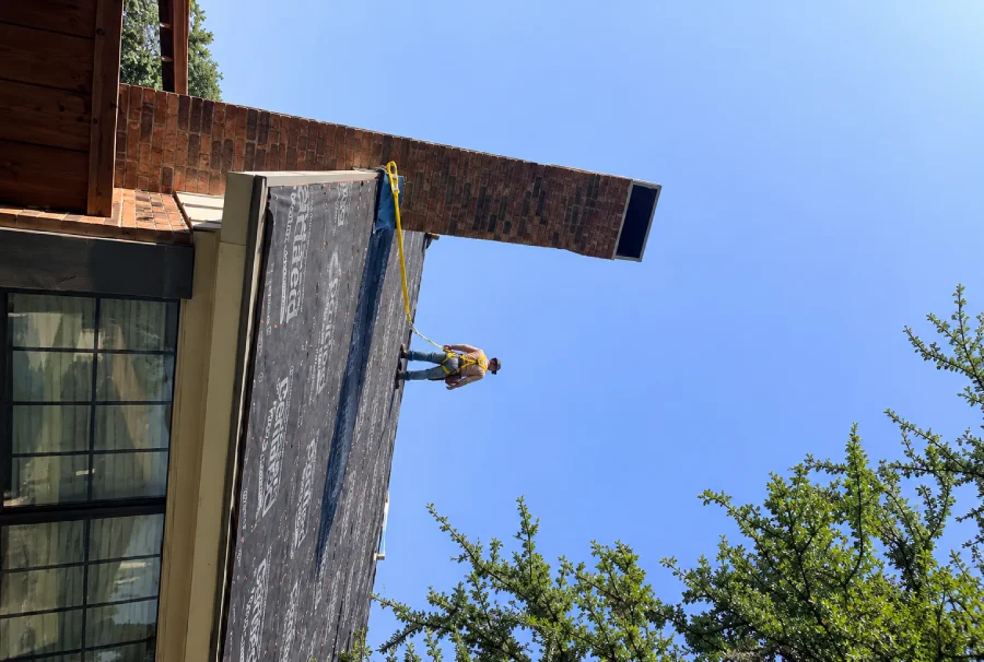 build-with-one-builder-on-the-roof